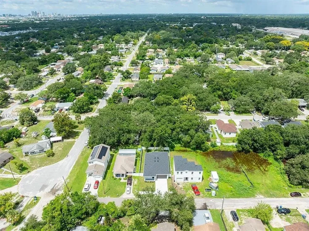 3706 Wiggins Leaf Tampa, FL 33619