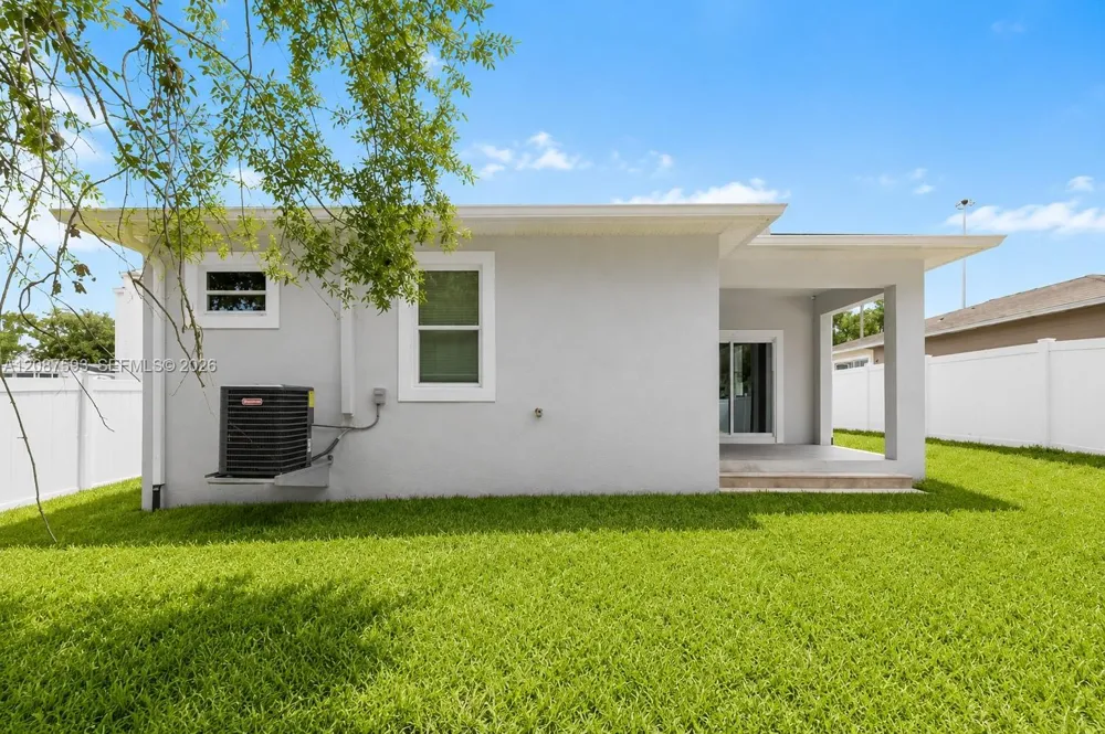 3706 Wiggins Leaf Tampa, FL 33619