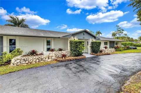 3211 Calle Largo Dr