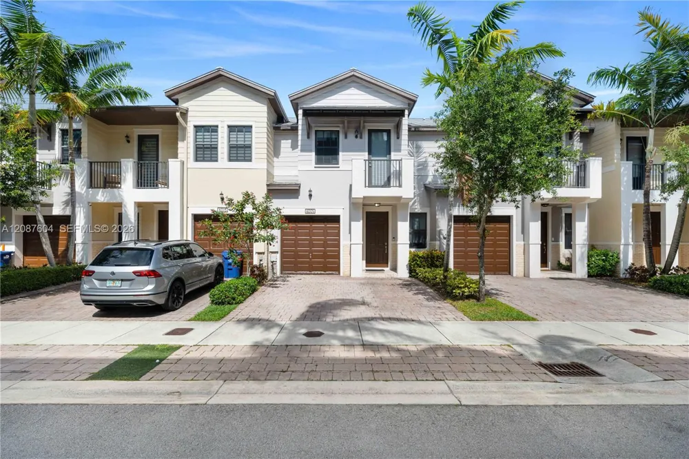 6005 NW 104th Path #6005 Doral, FL 33178