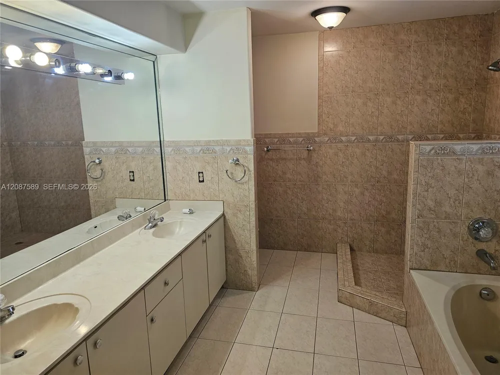 19403 NW 82nd Pl #19403 Hialeah, FL 33015