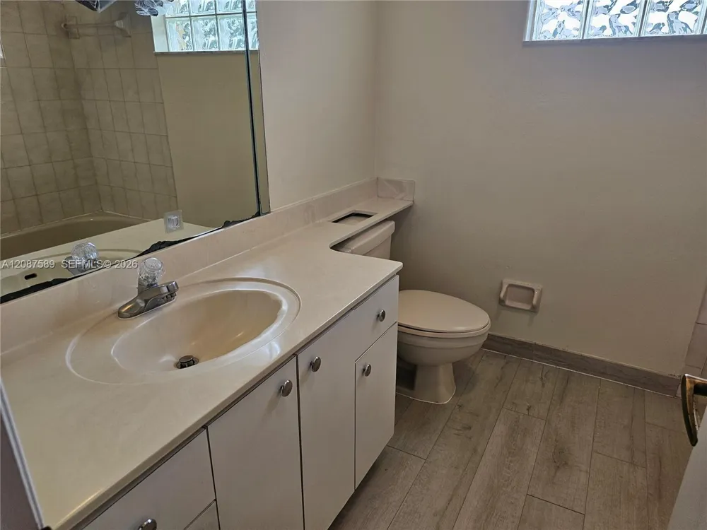 19403 NW 82nd Pl #19403 Hialeah, FL 33015