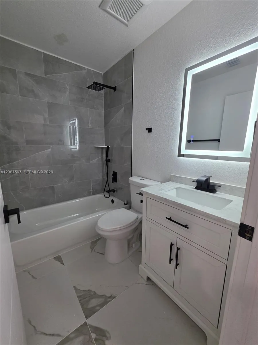 348 NW 8th St Pompano Beach, FL 33060