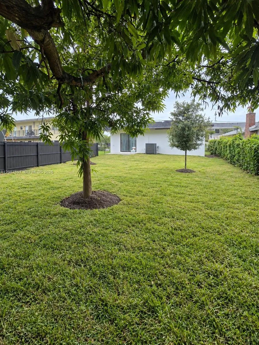 348 NW 8th St Pompano Beach, FL 33060