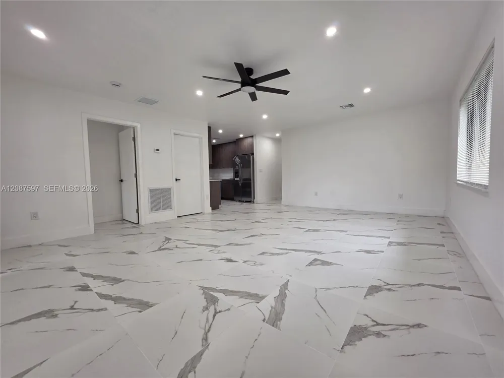 348 NW 8th St Pompano Beach, FL 33060