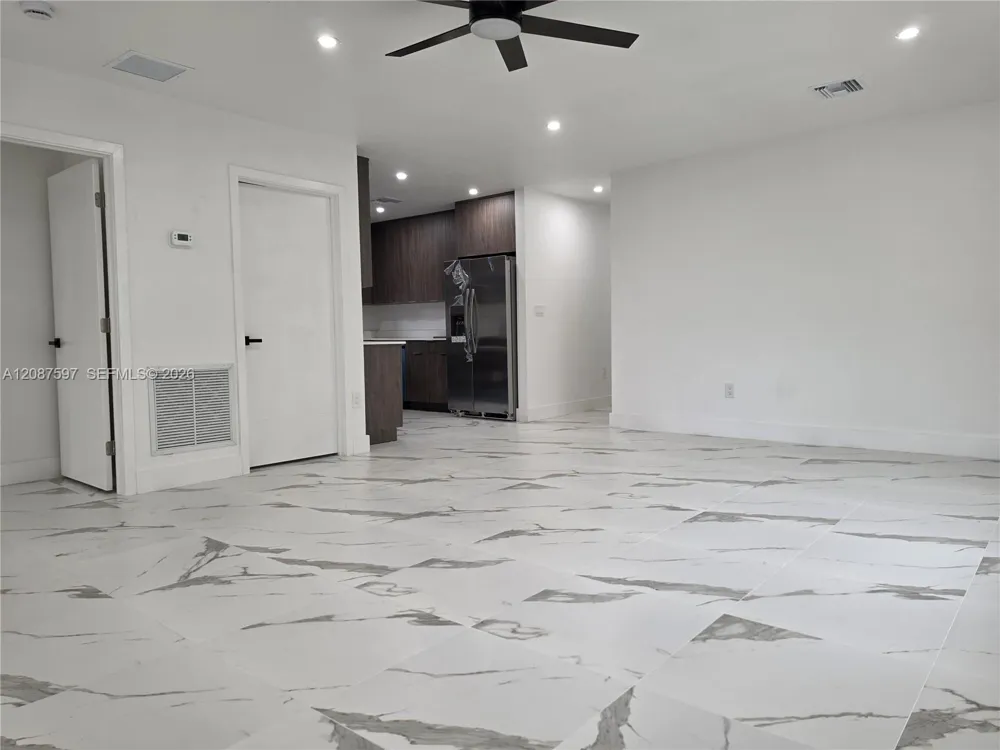 348 NW 8th St Pompano Beach, FL 33060