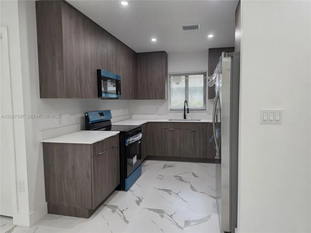 348 NW 8th St Pompano Beach, FL 33060