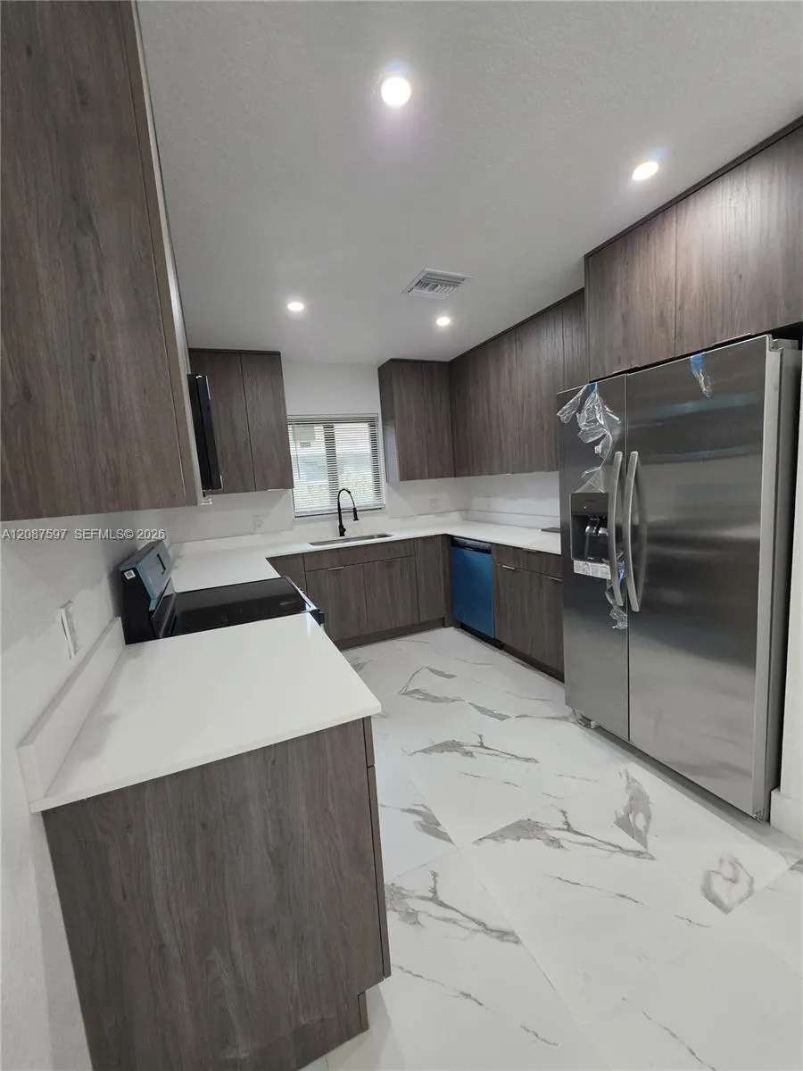 348 NW 8th St Pompano Beach, FL 33060