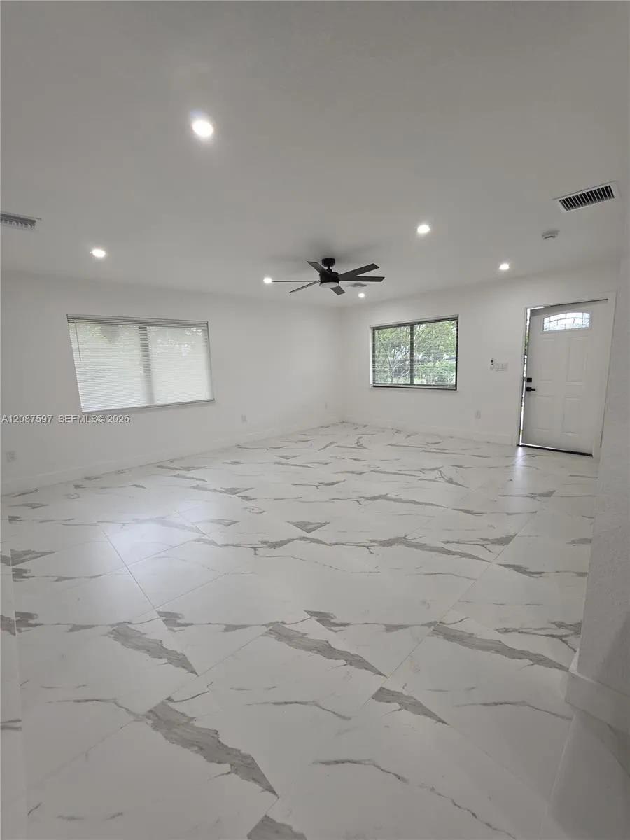 348 NW 8th St Pompano Beach, FL 33060