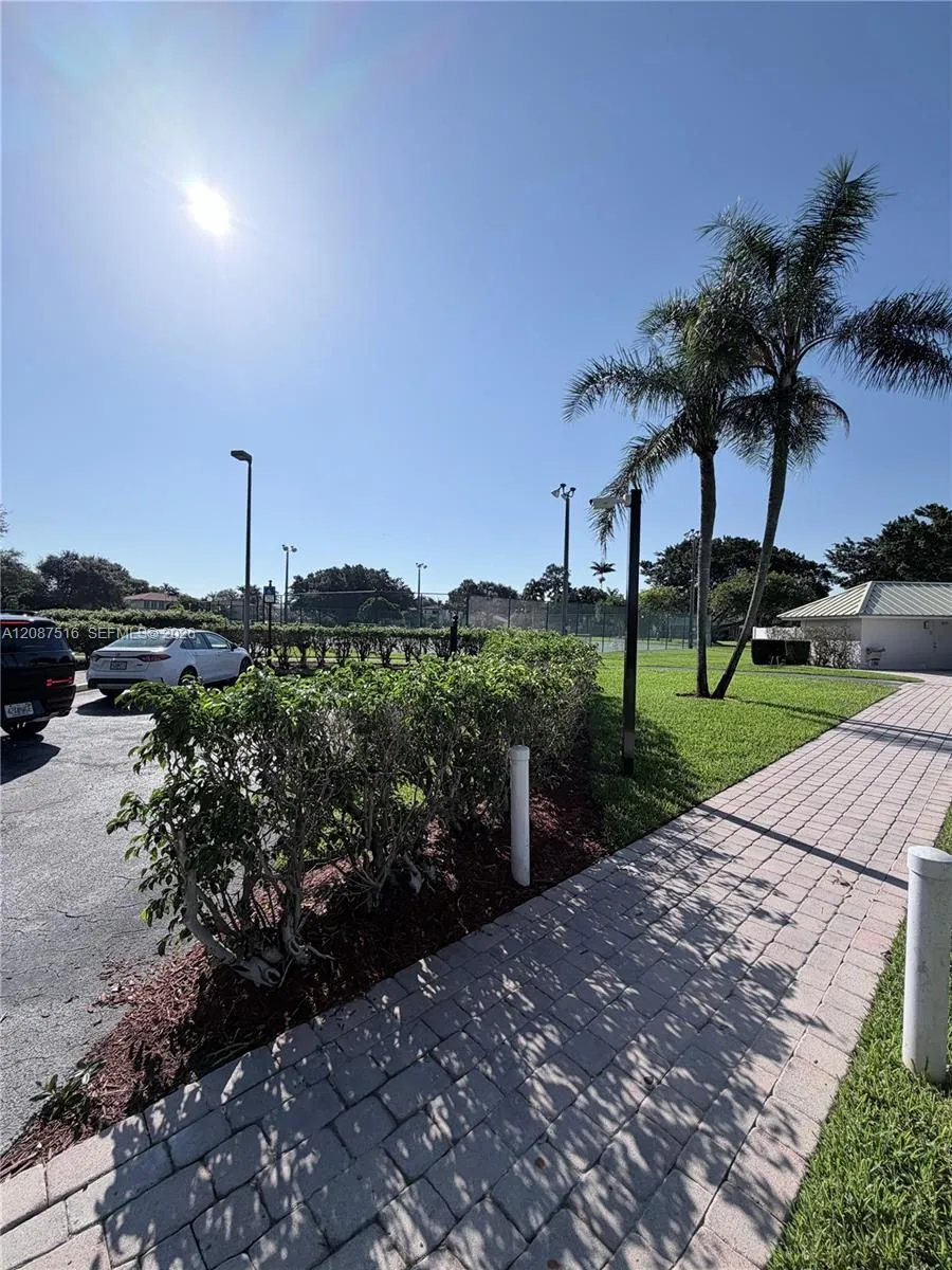 11006 Harmony Lake Cir Davie, FL 33324