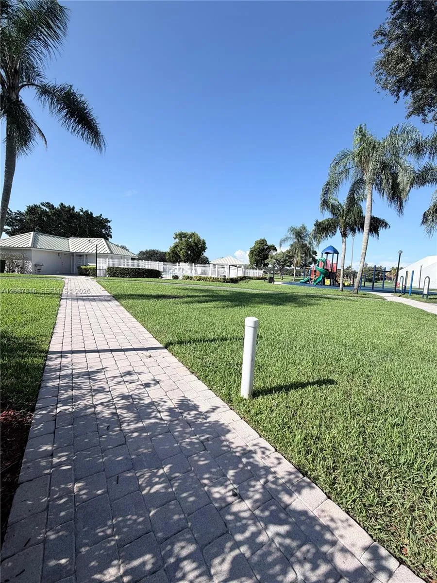 11006 Harmony Lake Cir Davie, FL 33324