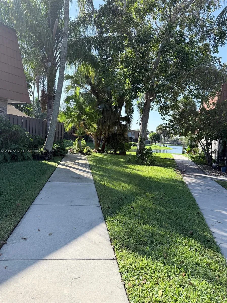 11006 Harmony Lake Cir Davie, FL 33324
