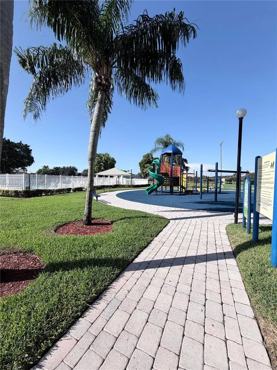 11006 Harmony Lake Cir Davie, FL 33324
