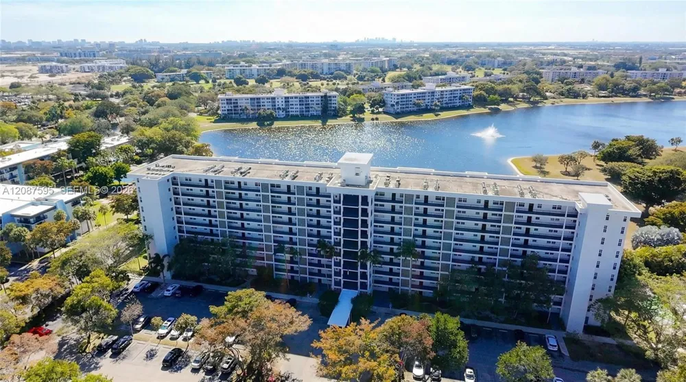 2900 Course Dr #804 Pompano Beach, FL 33069