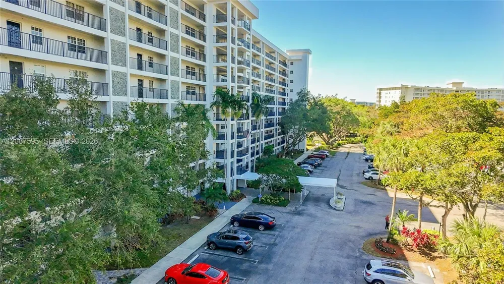 2900 Course Dr #804 Pompano Beach, FL 33069