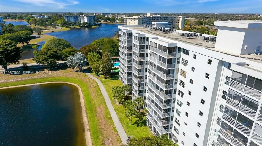 2900 Course Dr #804 Pompano Beach, FL 33069