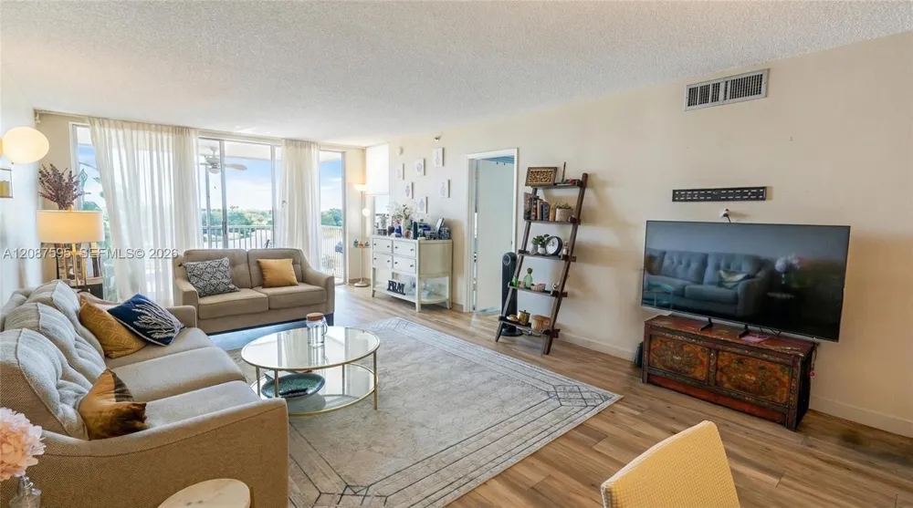 2900 Course Dr #804 Pompano Beach, FL 33069