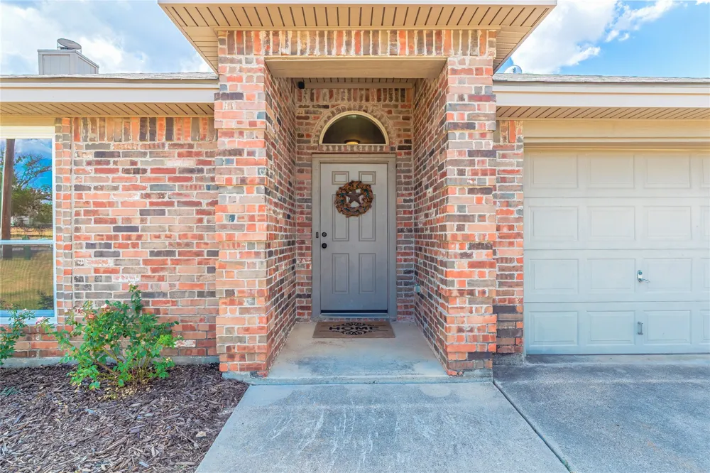 521 Avenue Avenue E Springtown, TX 76082