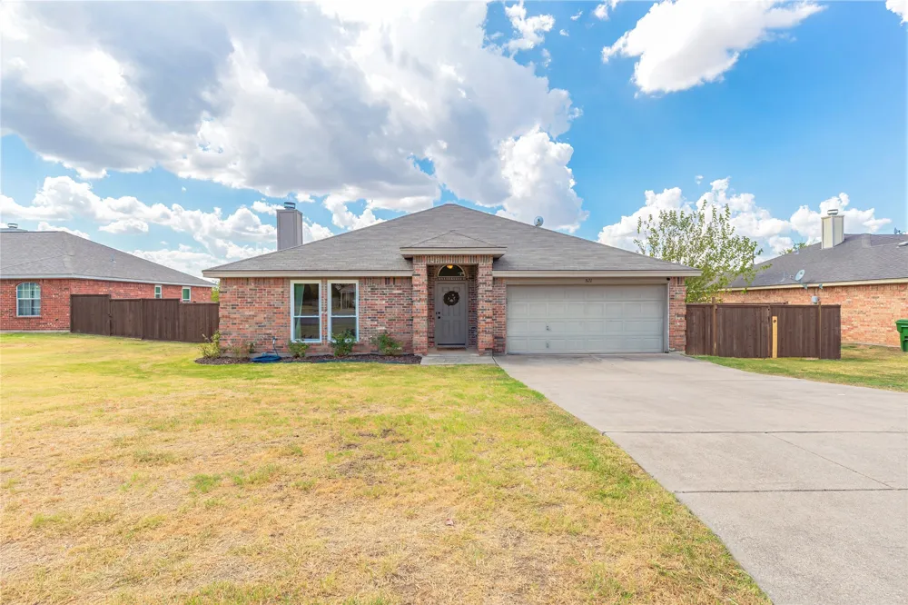 521 Avenue Avenue E Springtown, TX 76082