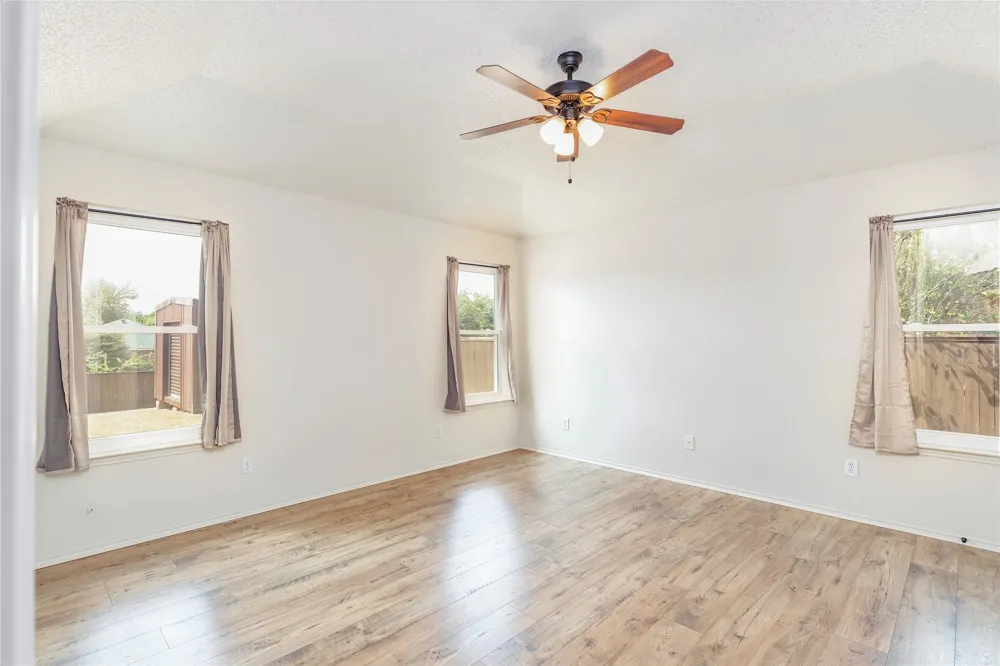 521 Avenue Avenue E Springtown, TX 76082
