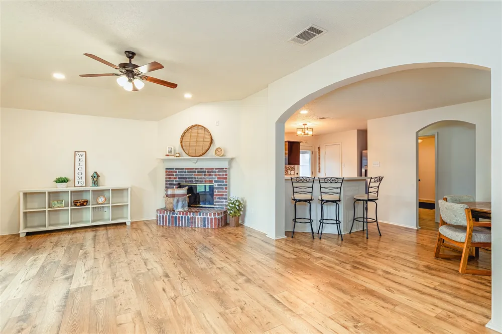 521 Avenue Avenue E Springtown, TX 76082