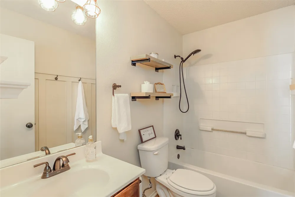 521 Avenue Avenue E Springtown, TX 76082