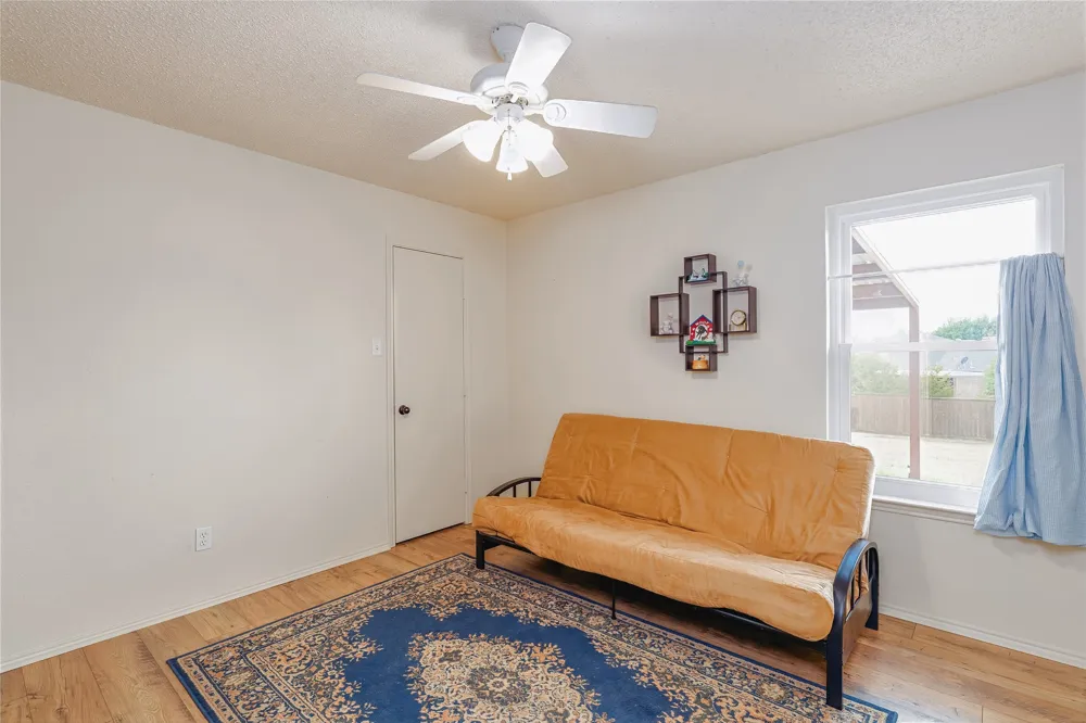 521 Avenue Avenue E Springtown, TX 76082