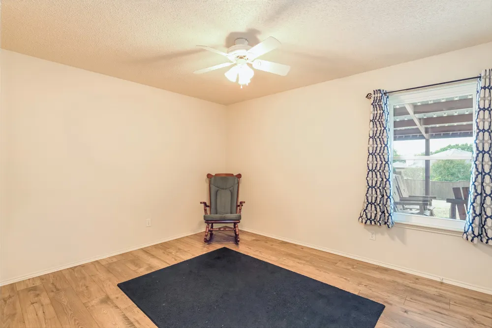 521 Avenue Avenue E Springtown, TX 76082