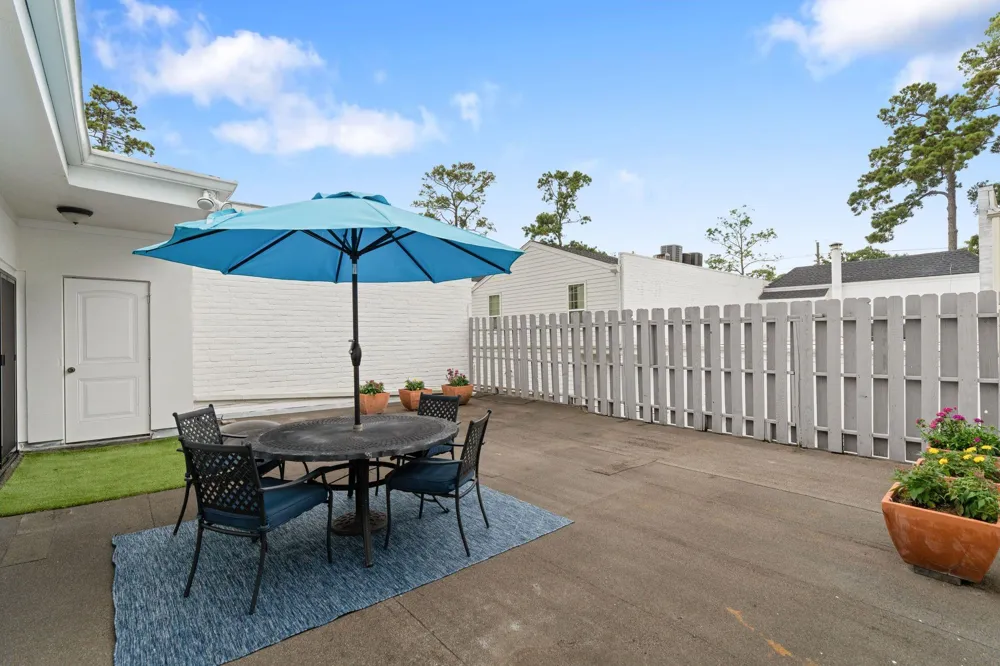 153 Sage Road Houston, TX 77056