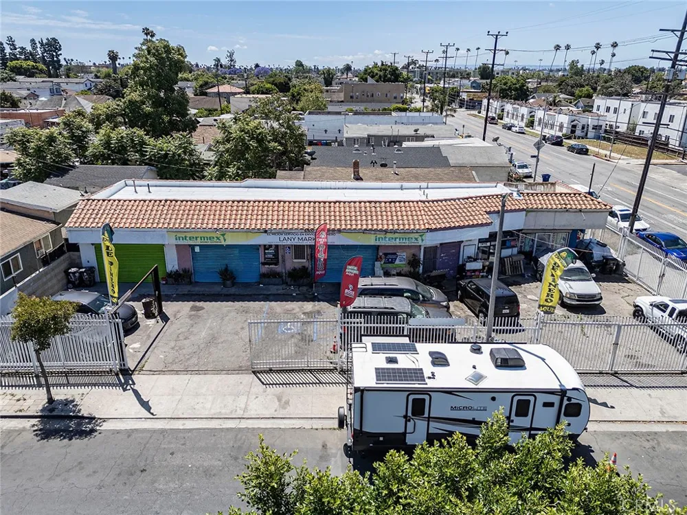 6500 S Hoover Los Angeles, CA 90044