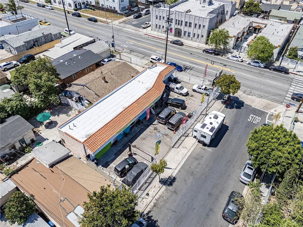 6500 S Hoover Los Angeles, CA 90044
