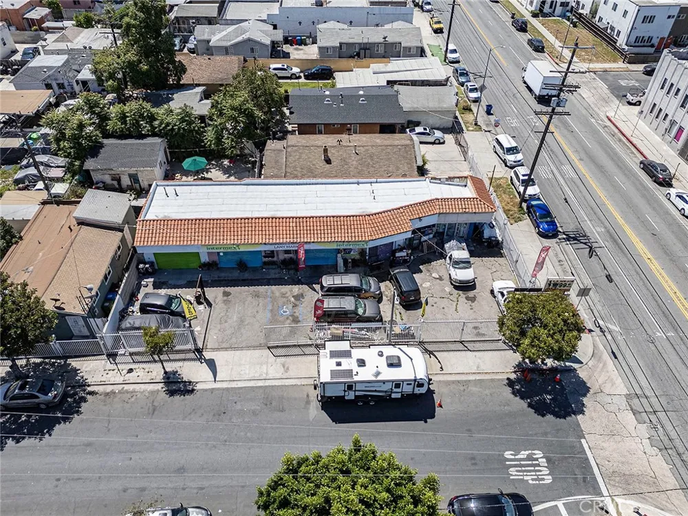 6500 S Hoover Los Angeles, CA 90044