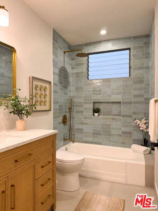 4579 Ambrose Avenue #8 Los Angeles, CA 90027