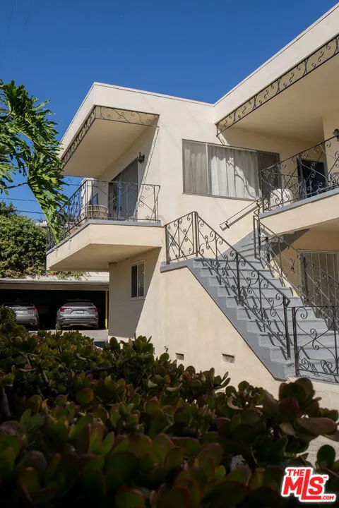 4579 Ambrose Avenue #8 Los Angeles, CA 90027