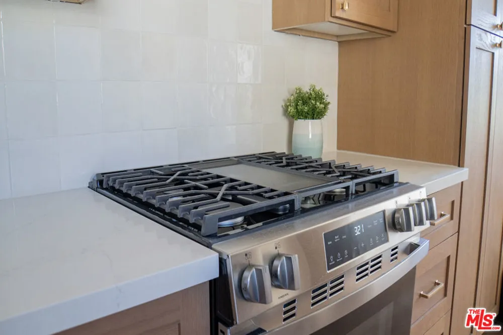 4579 Ambrose Avenue #8 Los Angeles, CA 90027
