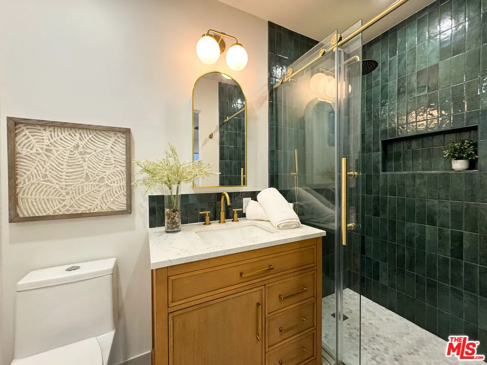 4579 Ambrose Avenue #8 Los Angeles, CA 90027