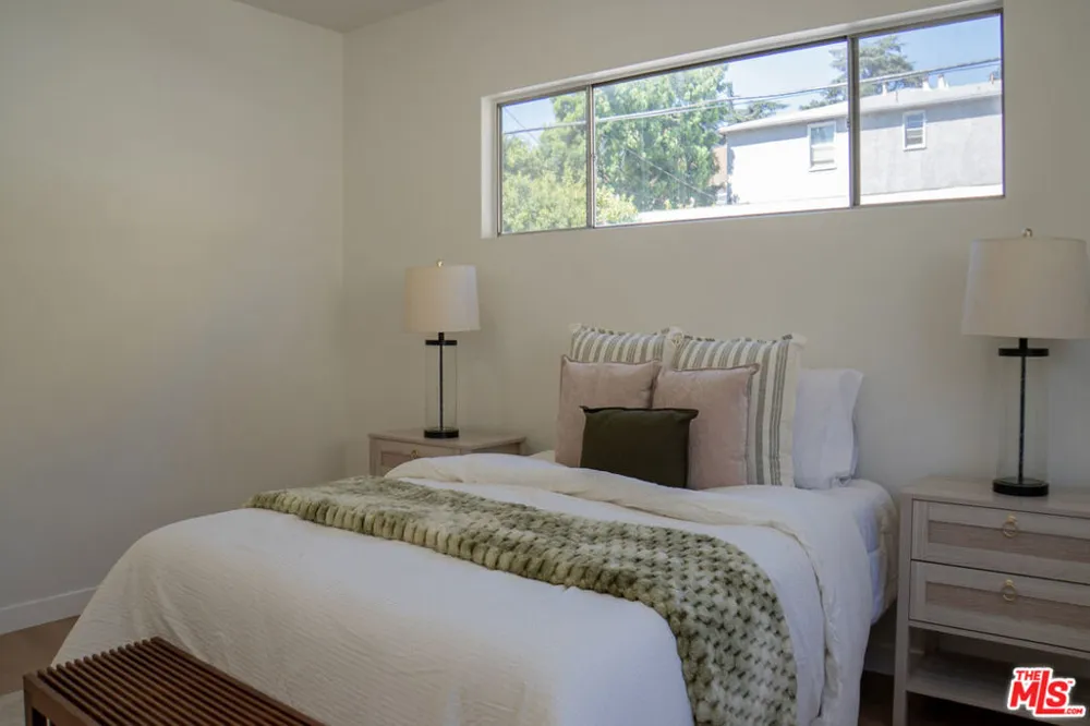 4579 Ambrose Avenue #8 Los Angeles, CA 90027