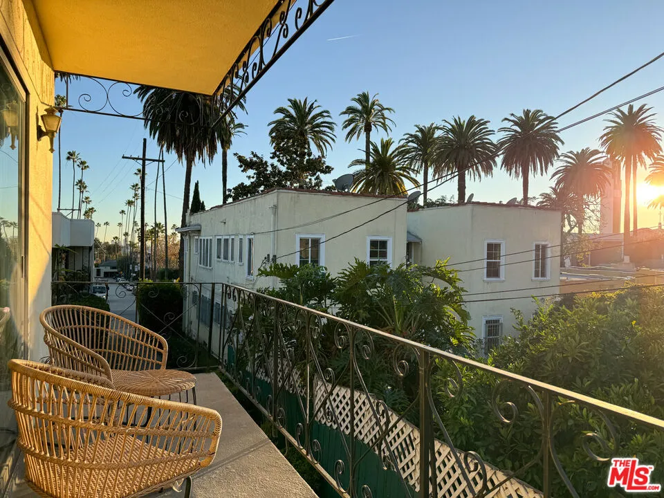 4579 Ambrose Avenue #8 Los Angeles, CA 90027