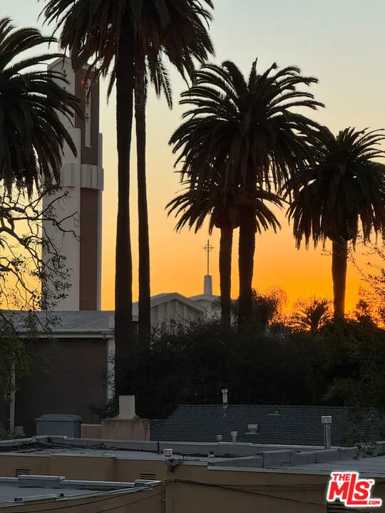 4579 Ambrose Avenue #8 Los Angeles, CA 90027