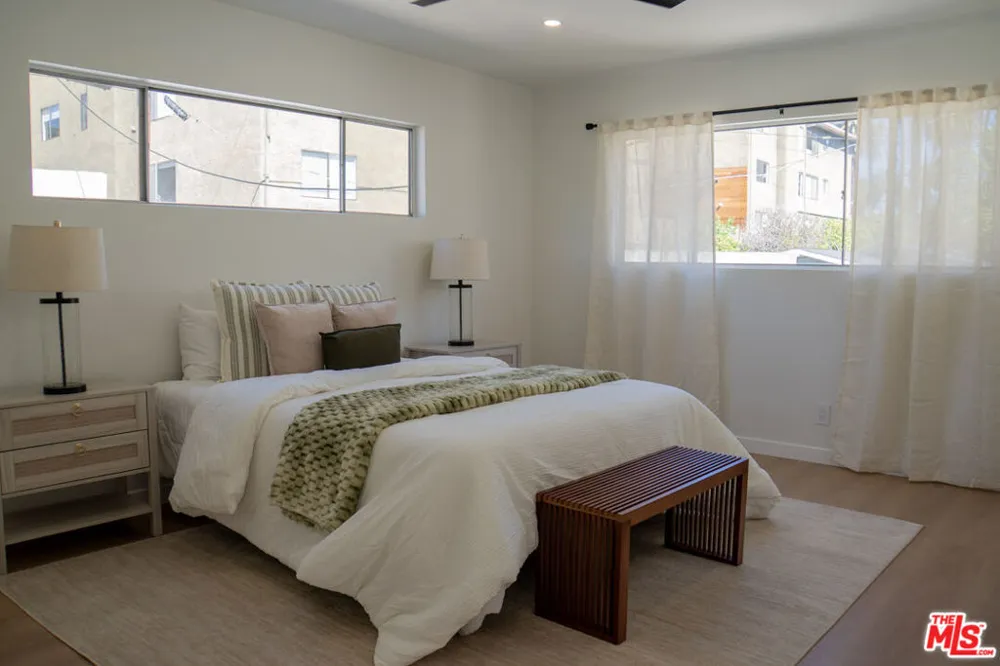 4579 Ambrose Avenue #8 Los Angeles, CA 90027