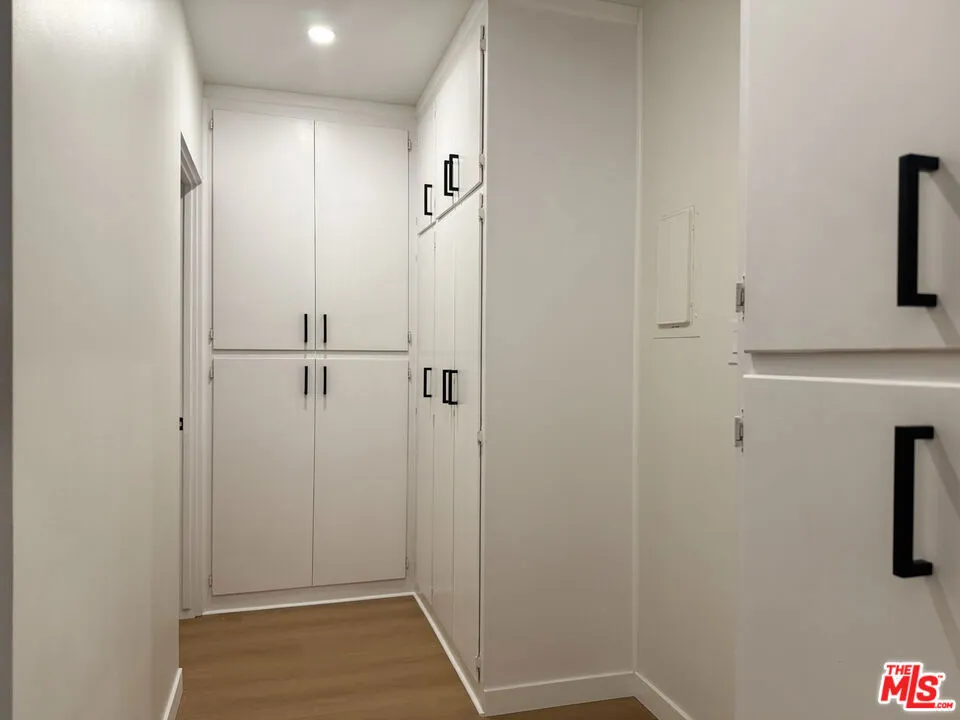 4579 Ambrose Avenue #8 Los Angeles, CA 90027