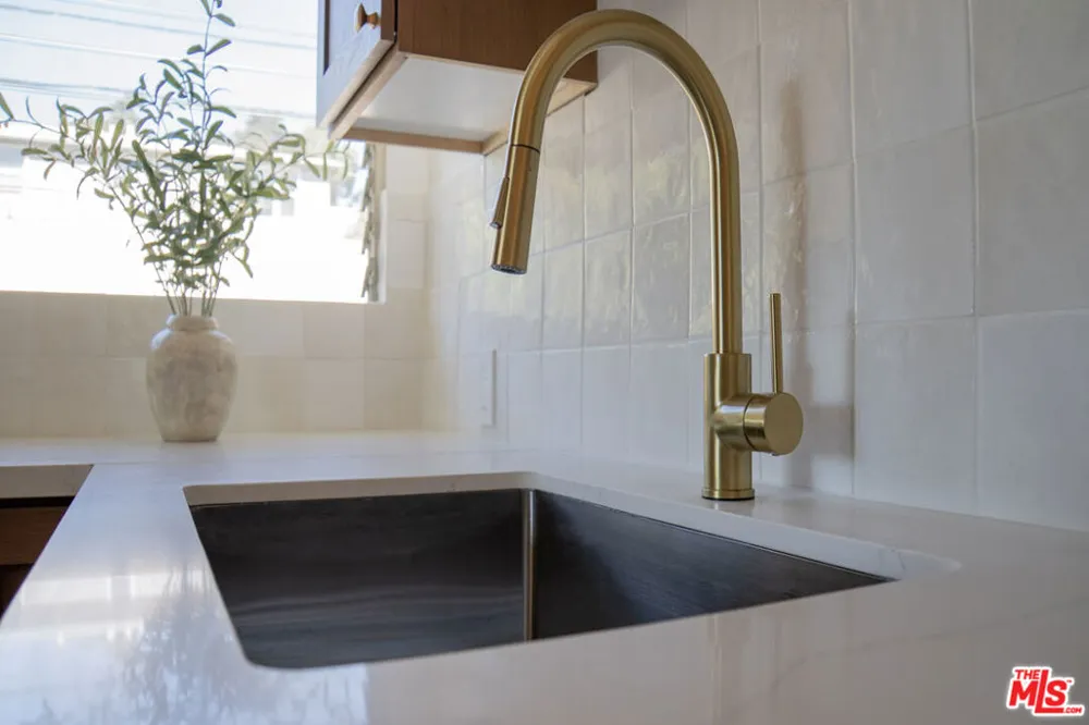 4579 Ambrose Avenue #8 Los Angeles, CA 90027