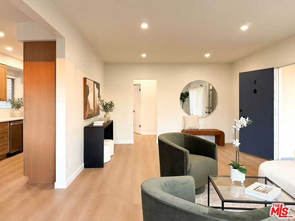 4579 Ambrose Avenue #8 Los Angeles, CA 90027