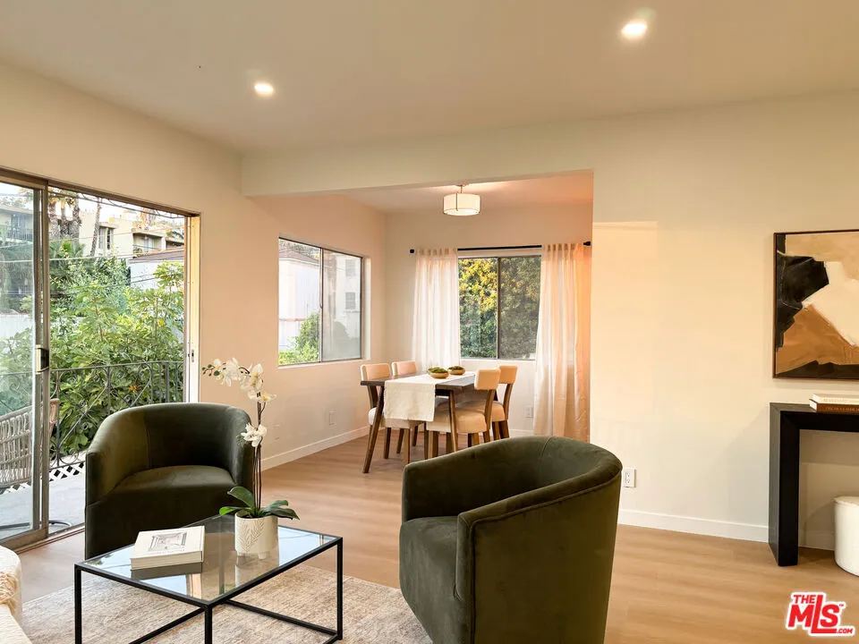 4579 Ambrose Avenue #8 Los Angeles, CA 90027