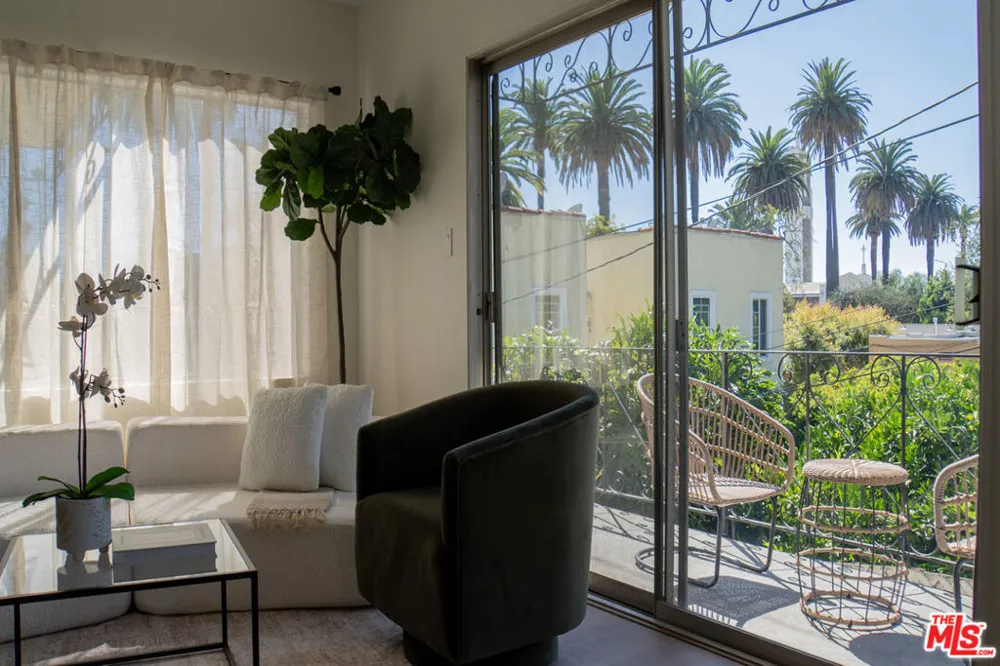 4579 Ambrose Avenue #8 Los Angeles, CA 90027