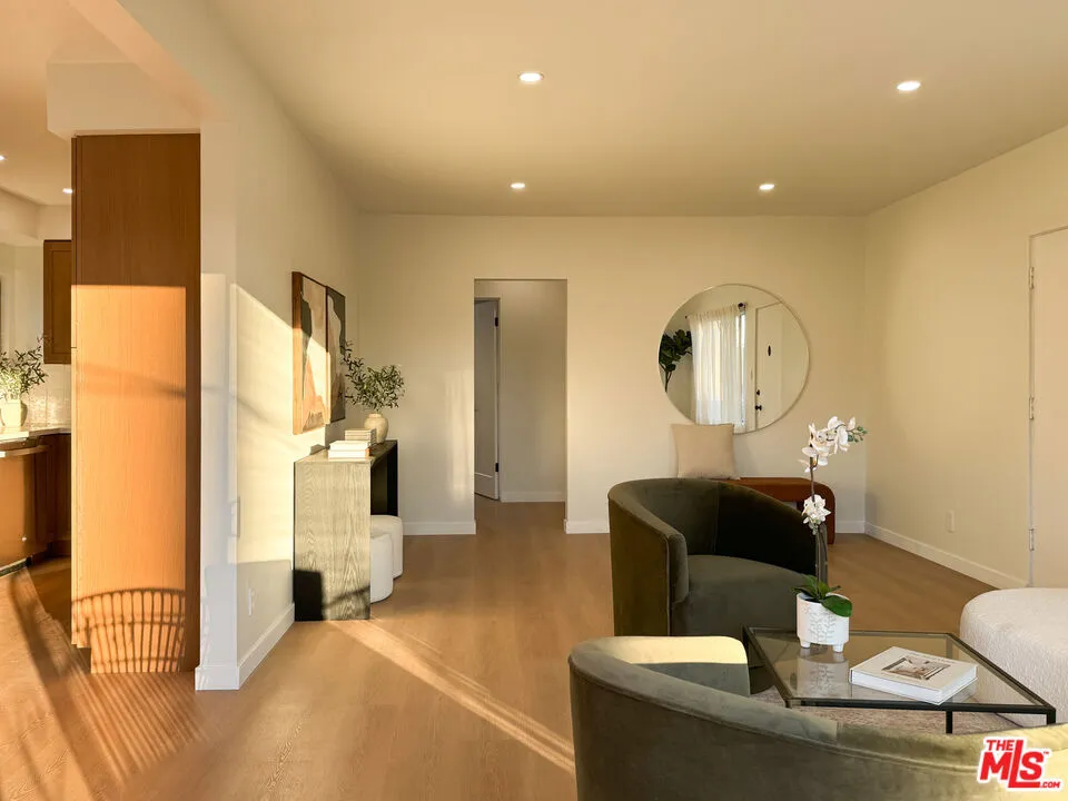 4579 Ambrose Avenue #8 Los Angeles, CA 90027