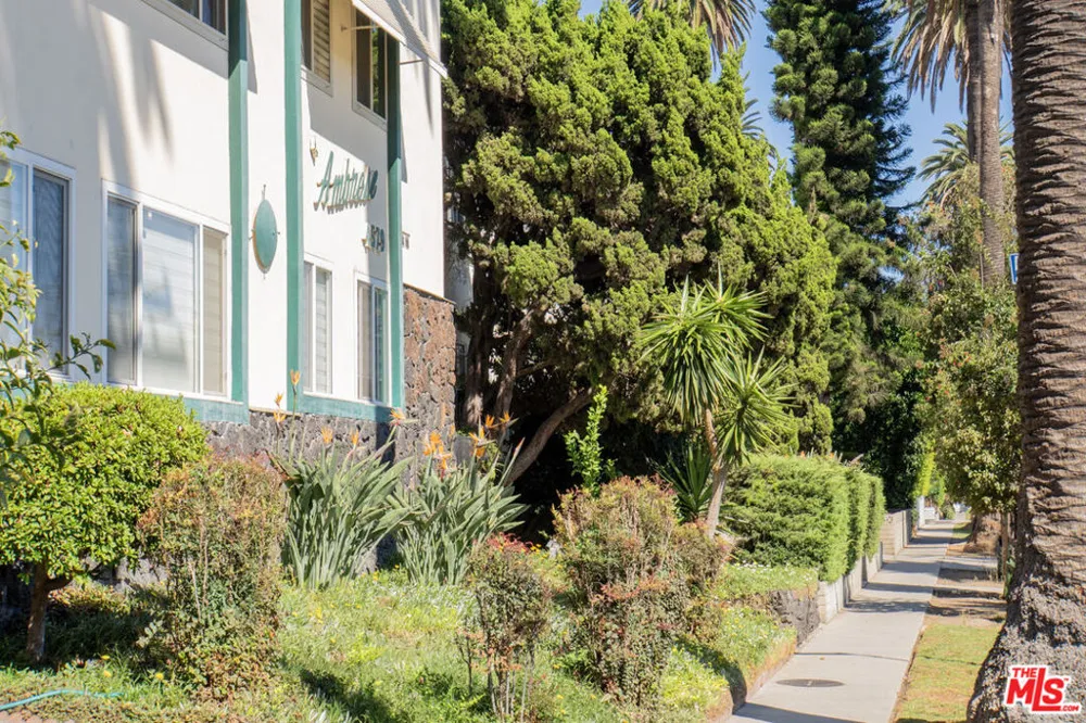 4579 Ambrose Avenue #8 Los Angeles, CA 90027