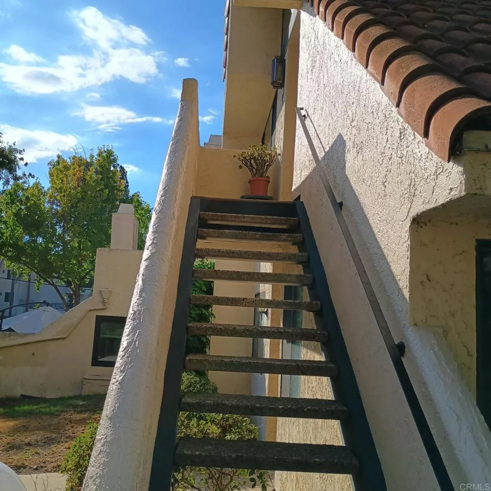 321 Melrose Drive #B Vista, CA 92083