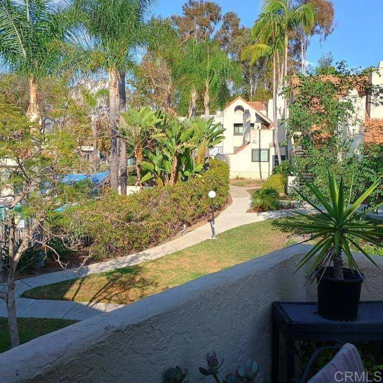 321 Melrose Drive #B Vista, CA 92083
