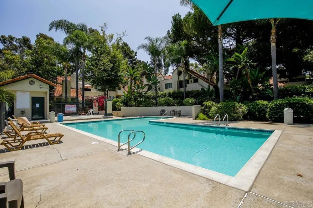 321 Melrose Drive #B Vista, CA 92083
